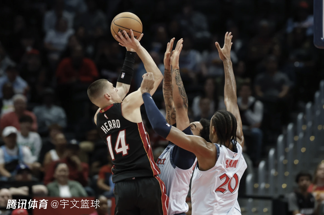 包含日本男篮鏖战立陶宛男篮，詹姆斯关键制胜的词条