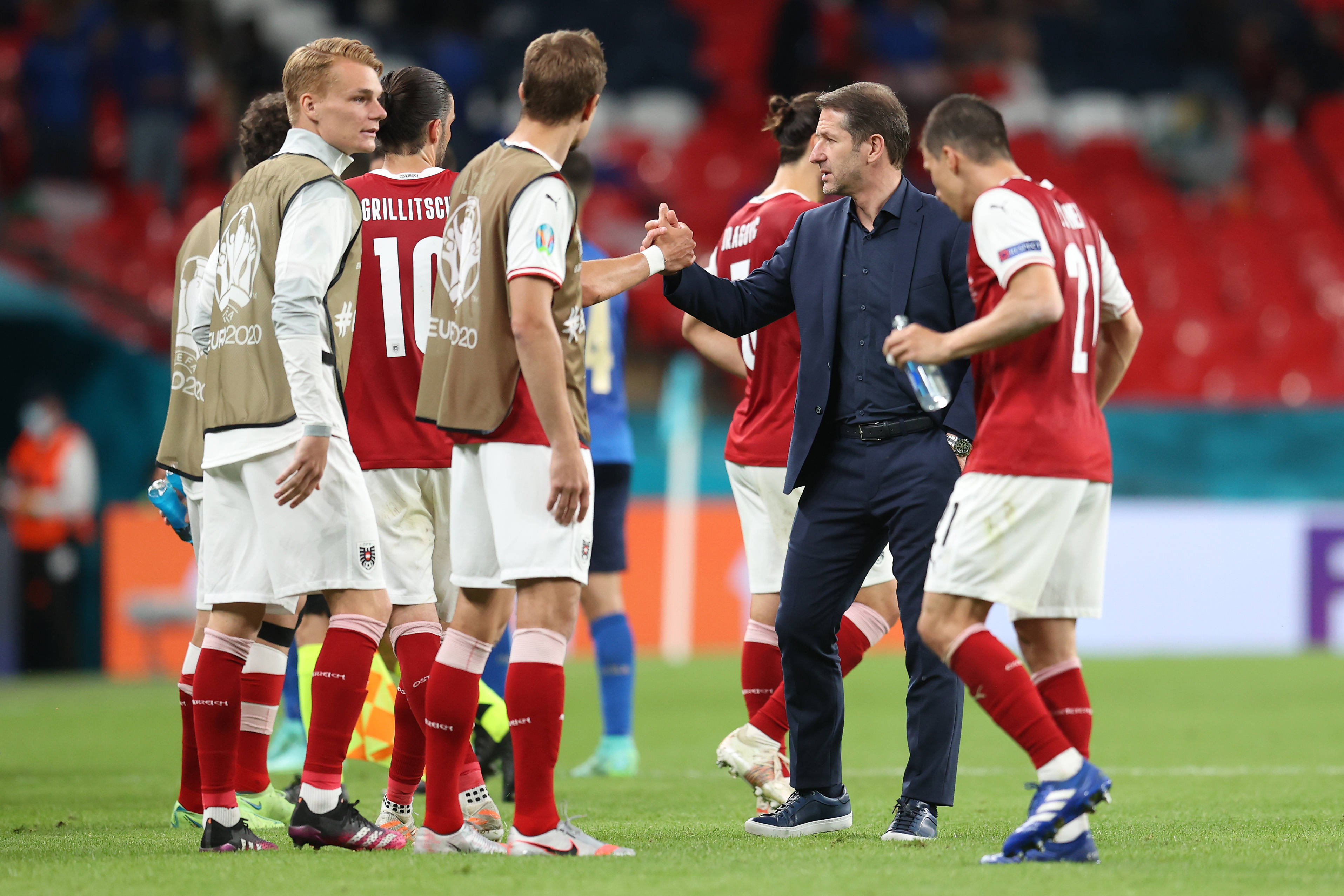 捷克国家队迎战斯洛伐克，备战欧锦赛