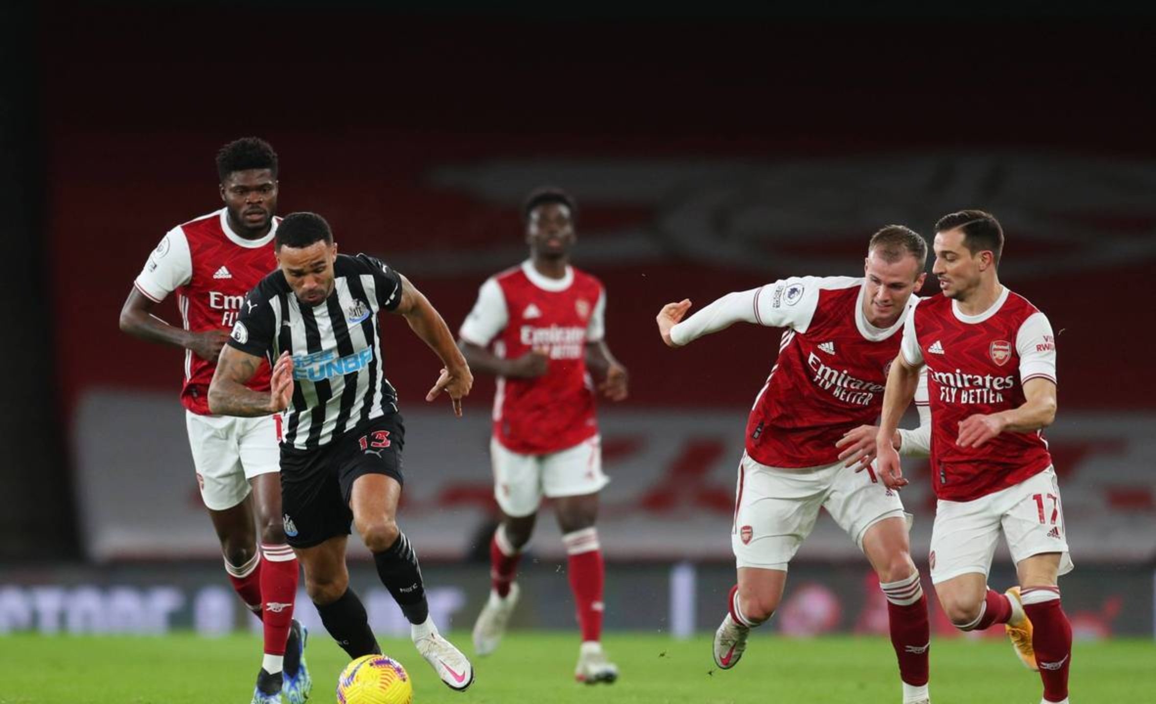 开云体育APP下载-阿森纳球迷快乐欢呼，球队实力强劲的简单介绍