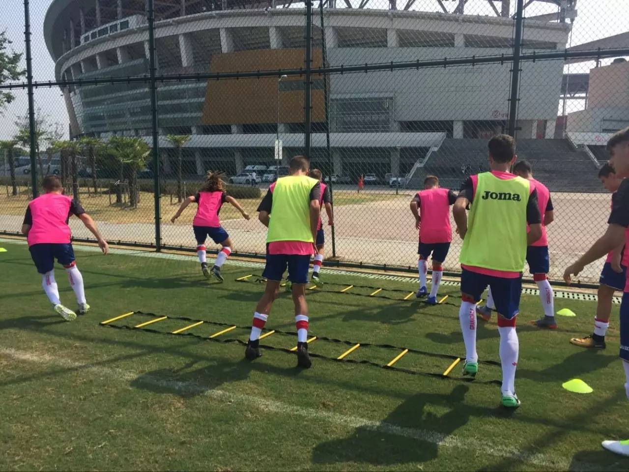 包含格拉纳达主场告捷，实现逆转的词条