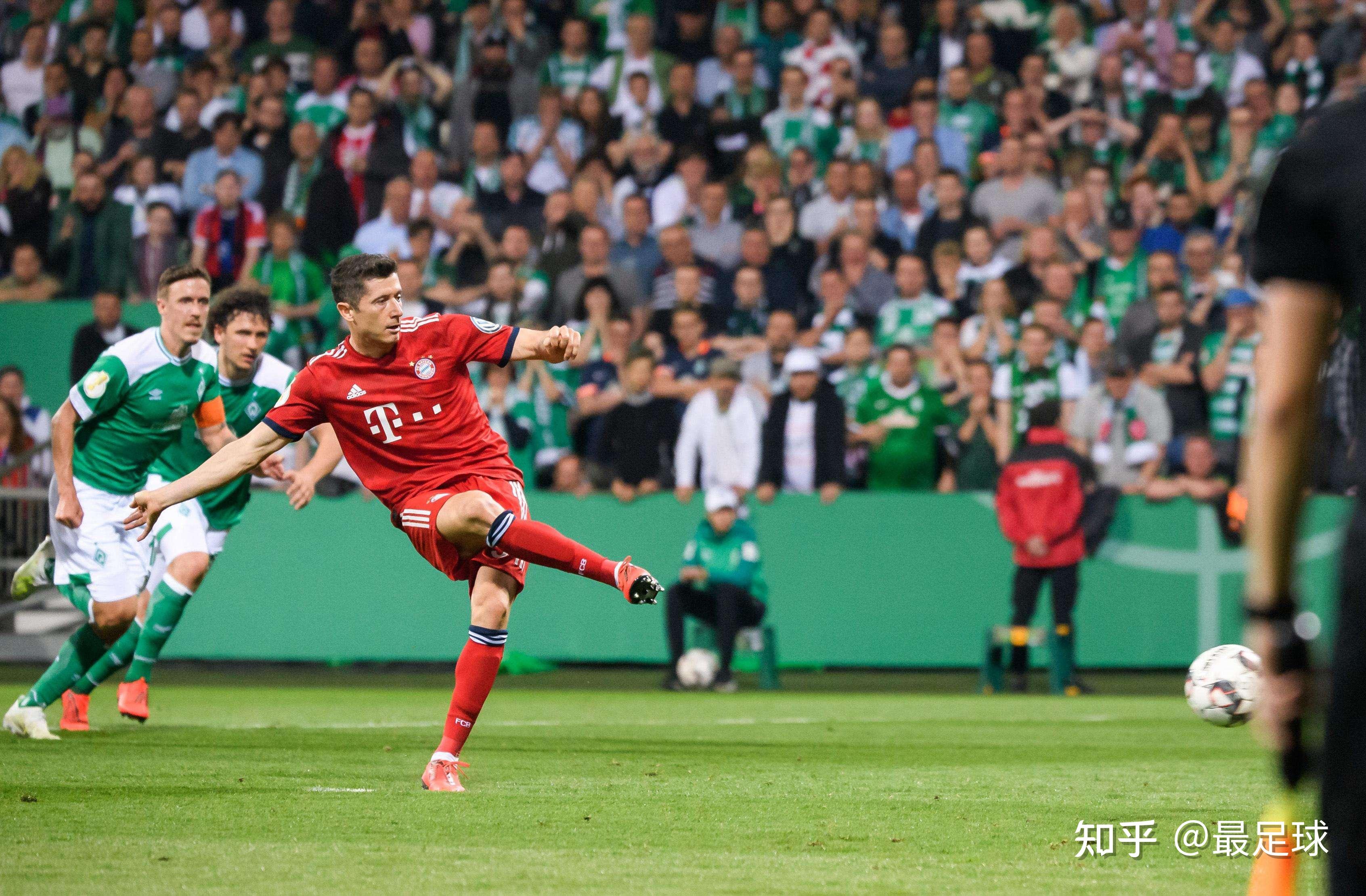 包含罗马主场被萨尔茨堡逼平，小组出线悬念重重的词条