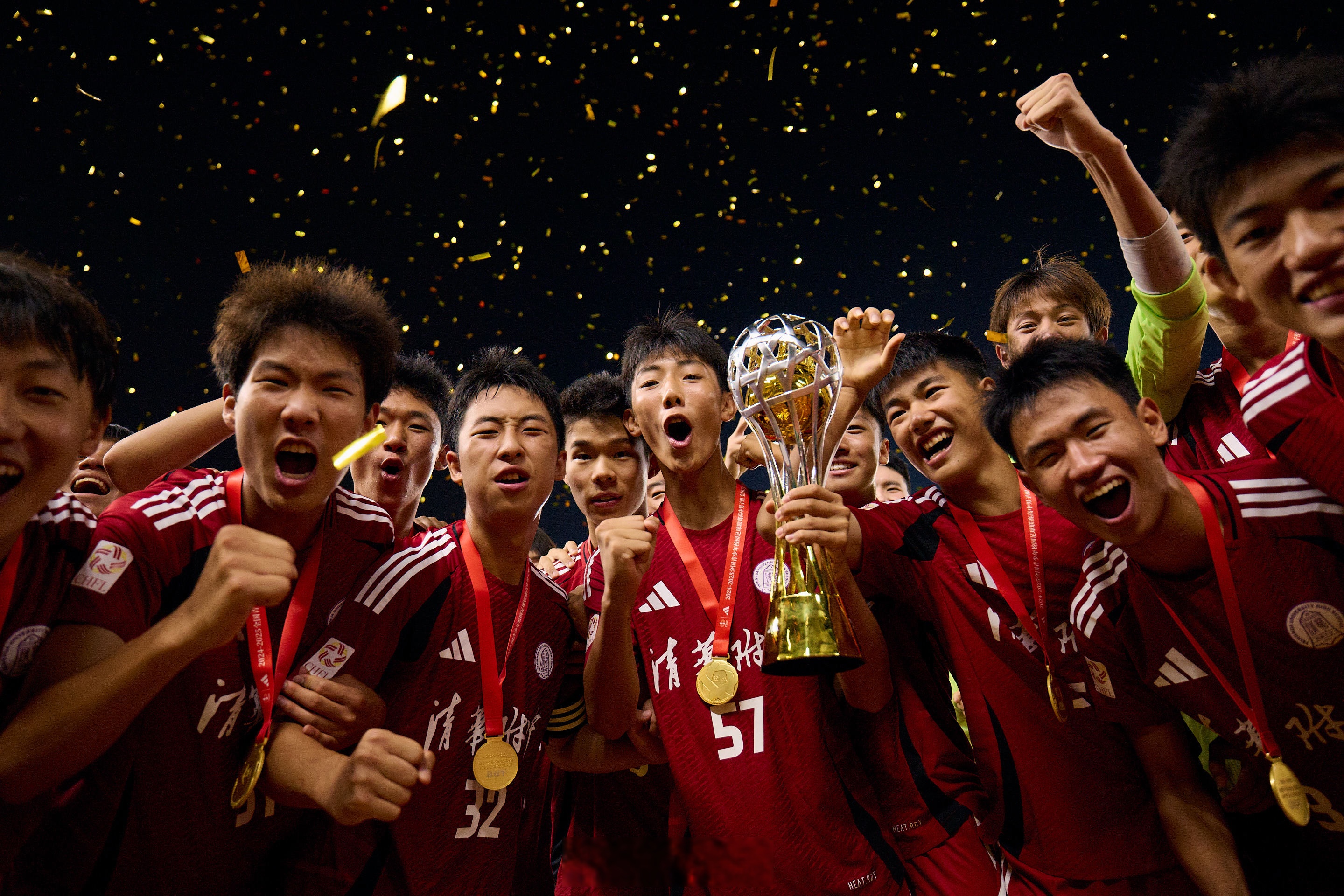 精彩纷呈的足球盛宴赢得观众喝彩