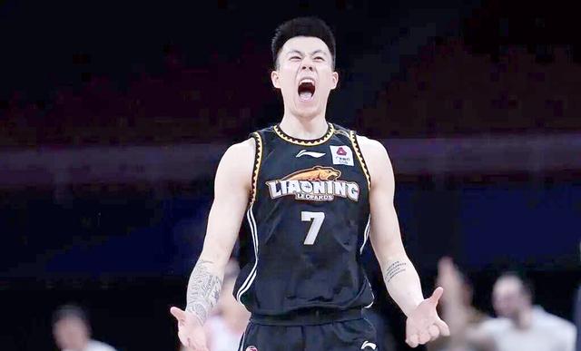 上海男篮主场大获全胜,全队表现出色气氛喜人的简单介绍 上海男篮主场大获全胜,全队表现出色气氛喜人的简单介绍