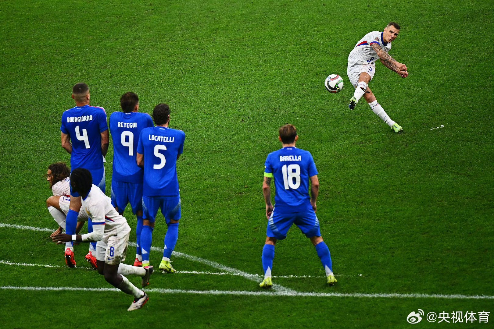 欧预赛热门球队对决:一决胜负 欧预赛热门球队对决:一决胜负