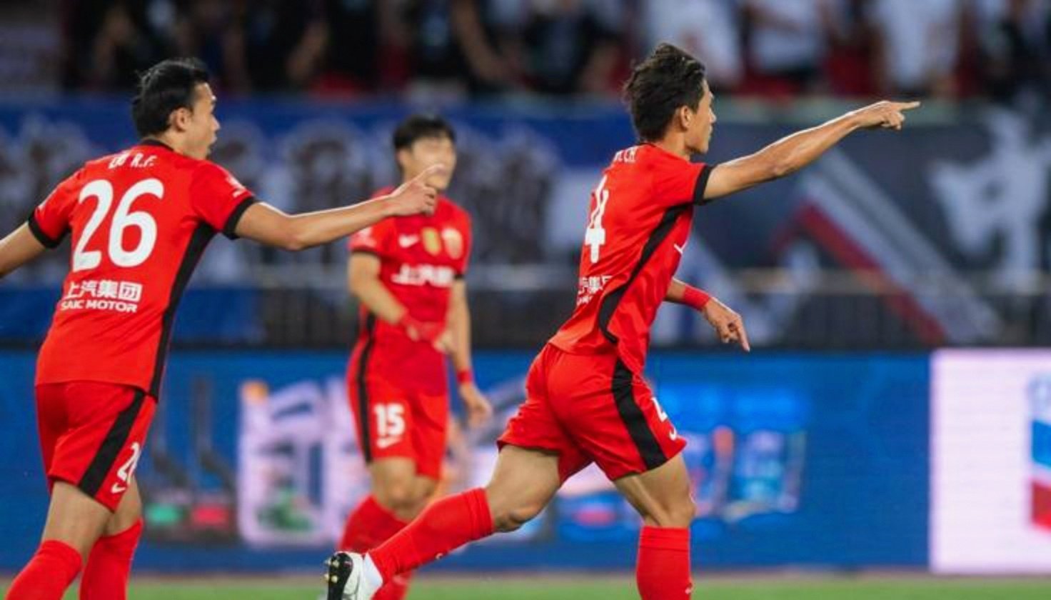 比赛中球队表现低迷，输球尴尬