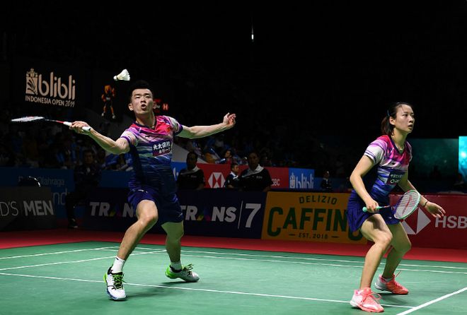 韩国队完胜马来西亚队，黄鸭组合点燃赛场的简单介绍