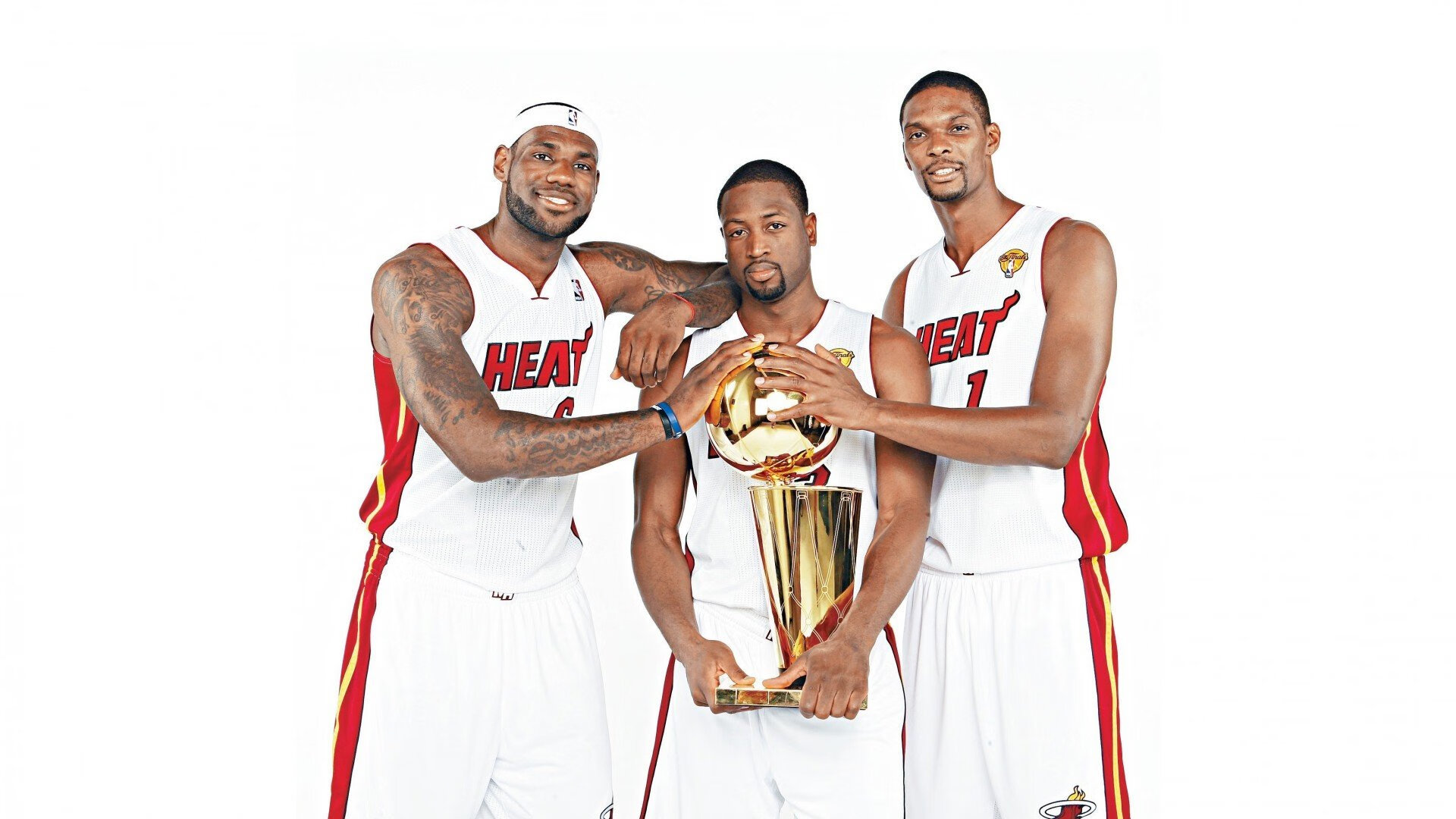 开云体育下载-掌控全局，詹姆斯如何一手导演热火对活塞的完胜之战