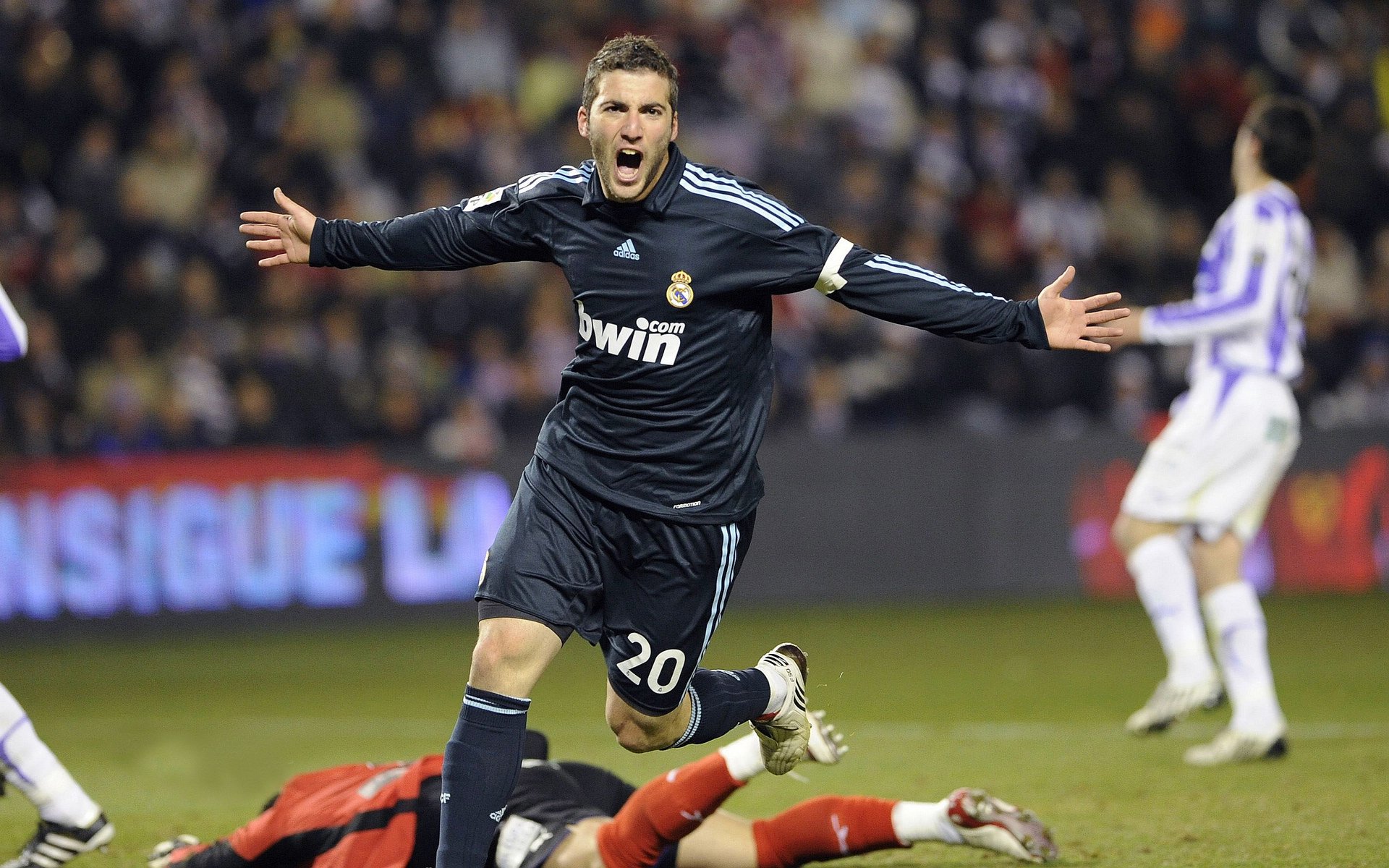 开云体育入口-从加拿大绝杀几内亚到阿什拉夫德甲封神，体育竞技中唯一性的永恒魅力