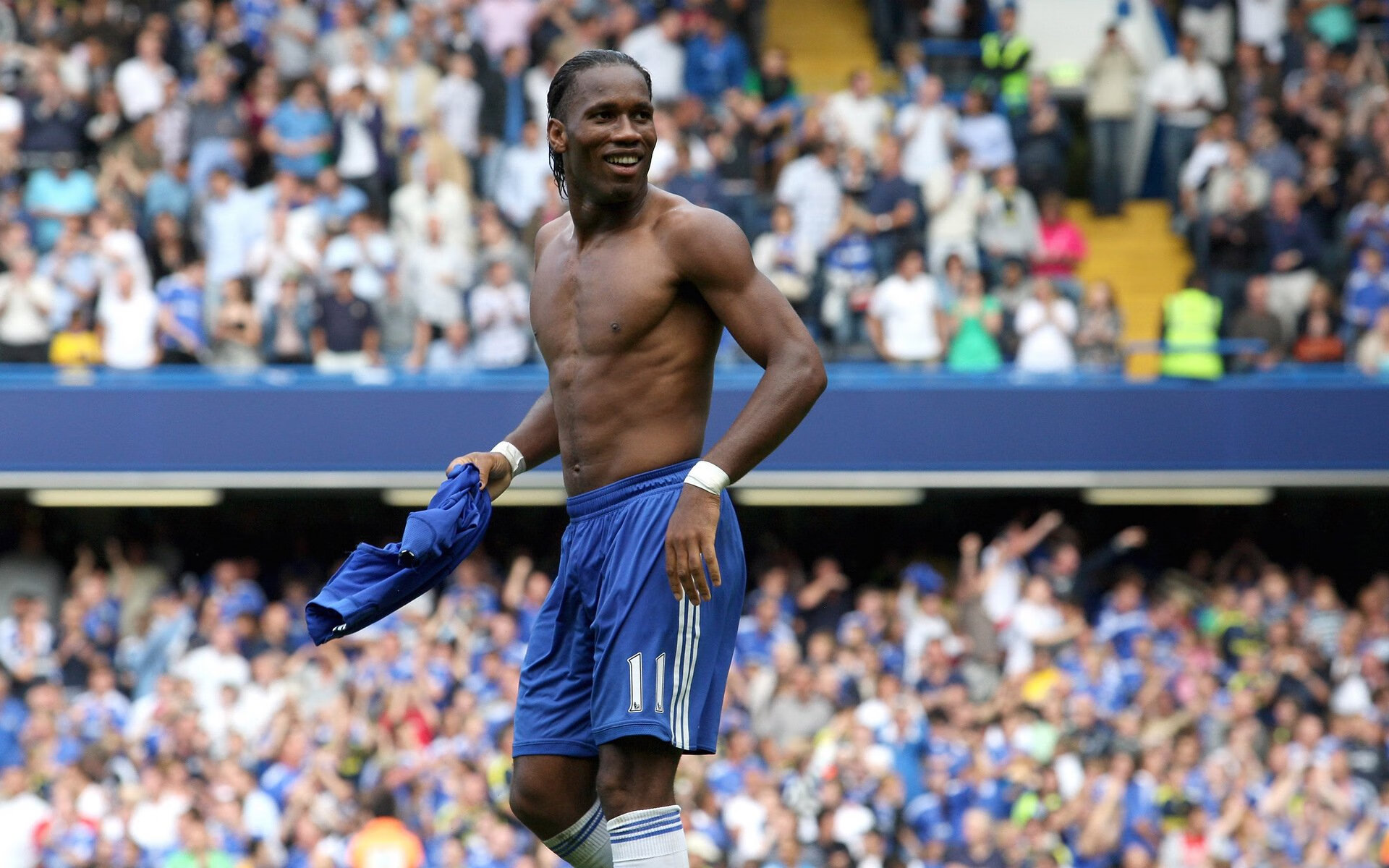 新疆队完胜天津队,米切尔扛起全队,孤胆英雄与团队胜利的完美交响