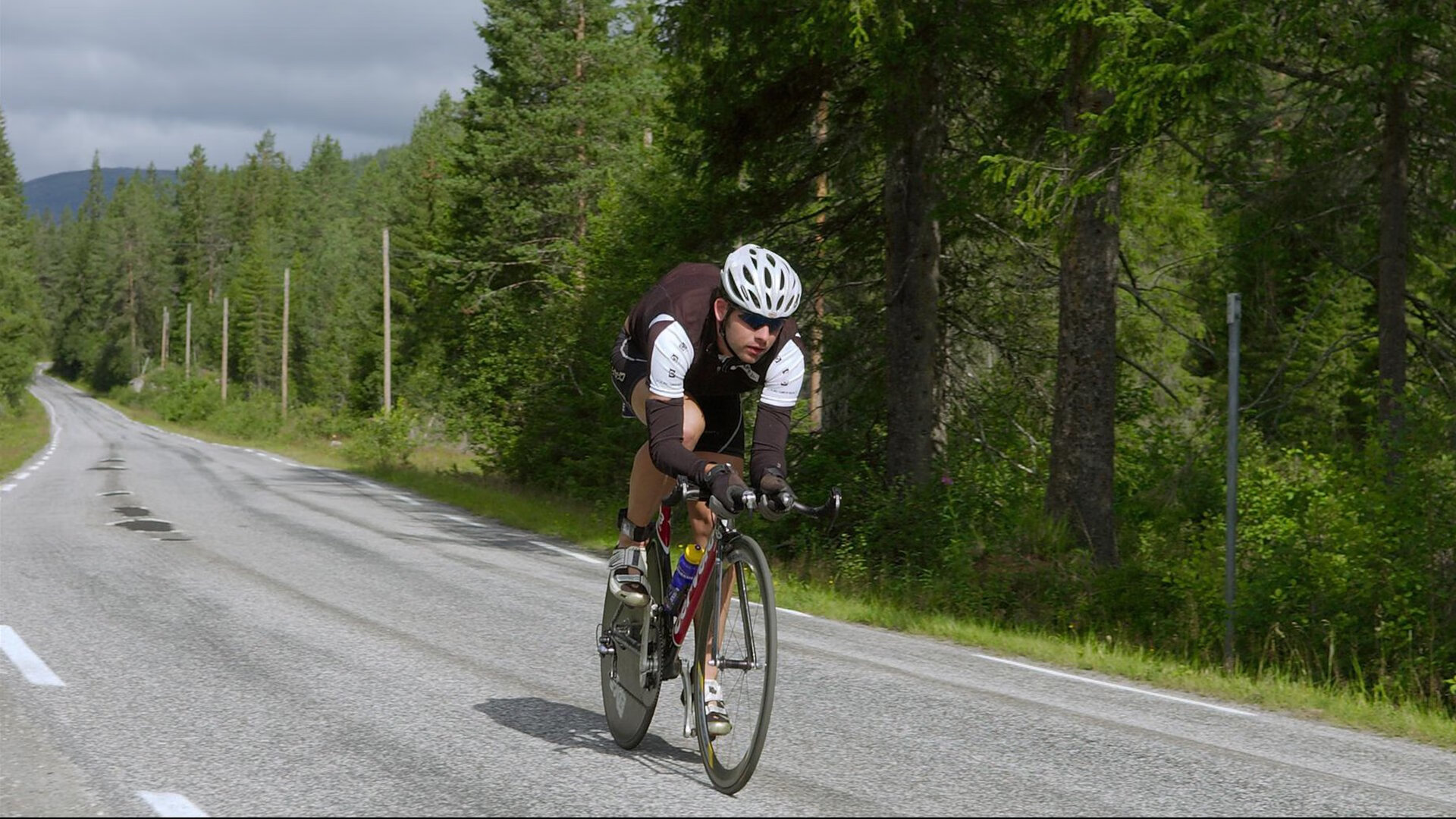 雄鹿横扫广东队背后,易建联状态火热,却难掩战术体系之殇